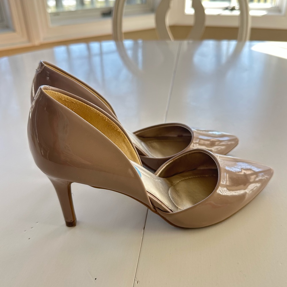 NEW Women's Nude Heels - Picture 2 of 7